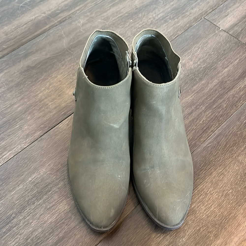Simply Vera Side Zip Ankle Booties in Vienna Olive